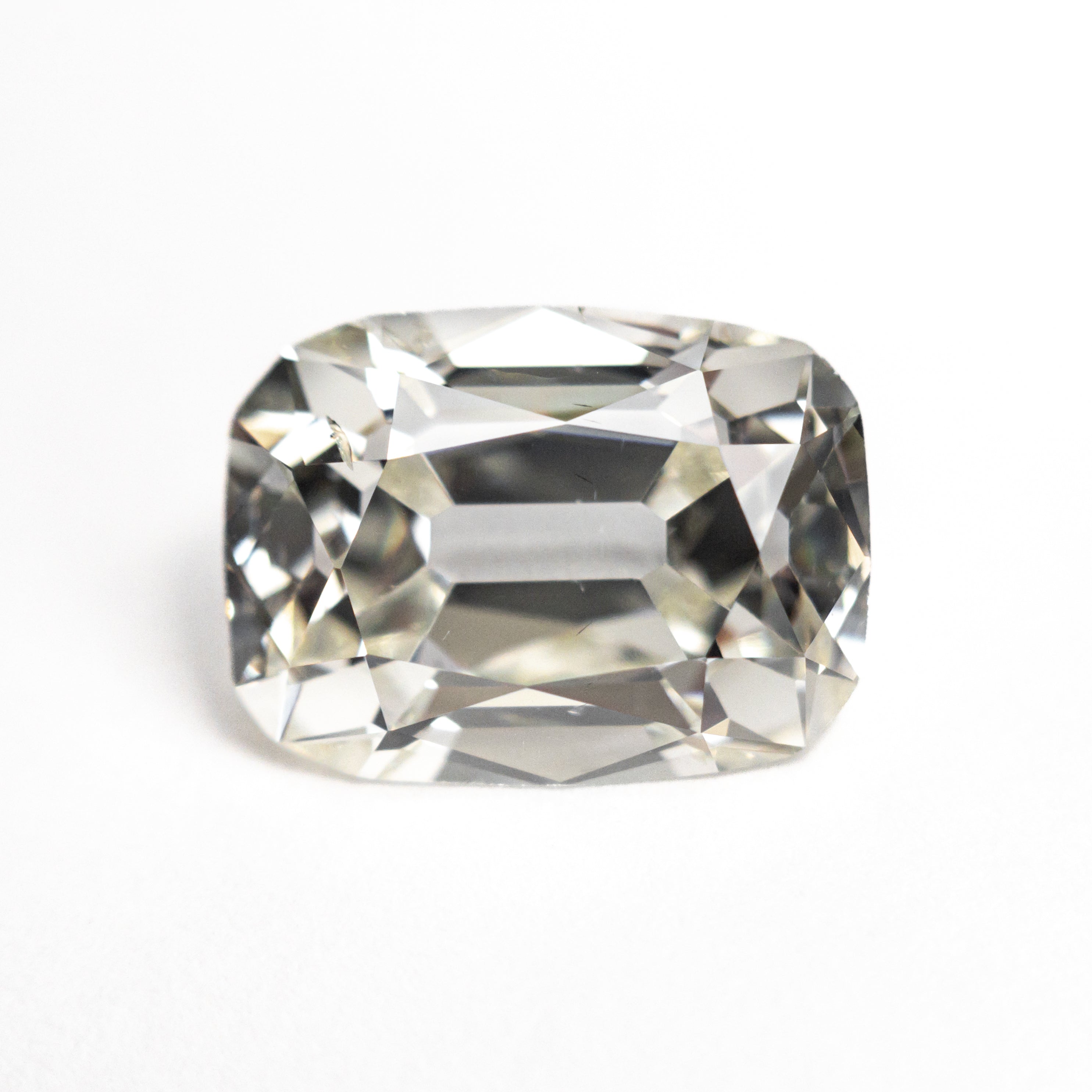 Antique Diamond Engagement Rings: A 2026 Guide to Old Mine and Peruzzi Cuts